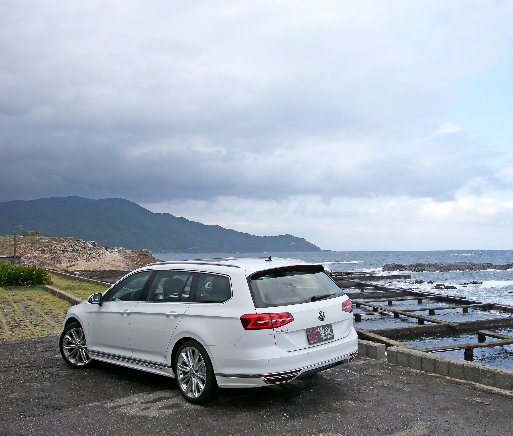 愛你三千萬 VW Passat Variant 330 TSI R-Line 30 Million Edition ! | 試駕體驗 ...