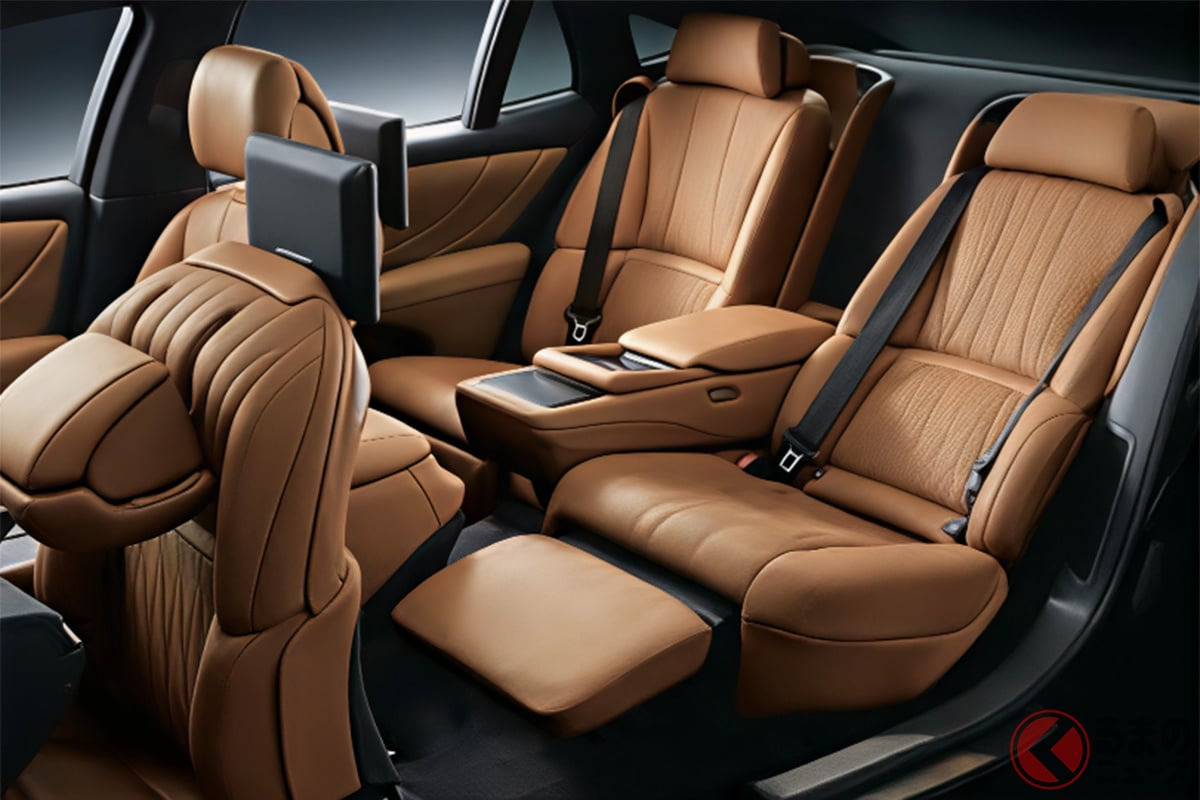 Lexus新「最上級房車」登場!標配「電動腿托」的「豪華內裝」超驚人!雖是4WD卻能「每公升跑10公里以上」!配備滿滿的旗艦「LS」頂級車型是 ...